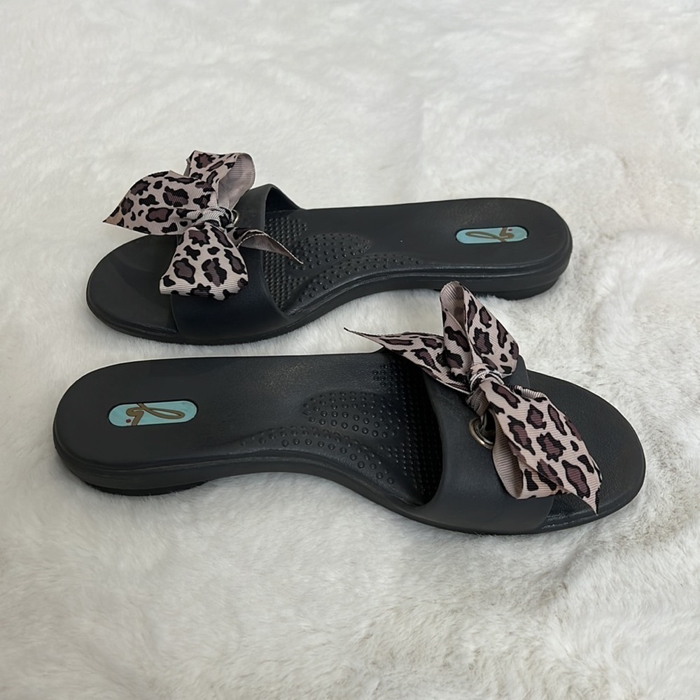 Oka B Madison slide with animal print bow size M (7/8) - Picture 2 of 7